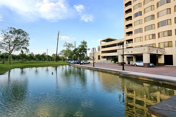 $674,900 | 2001 Holcombe Boulevard, Unit 2706, Houston, TX 77030