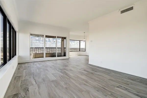 $674,900 | 2001 Holcombe Boulevard, Unit 2706, Houston, TX 77030