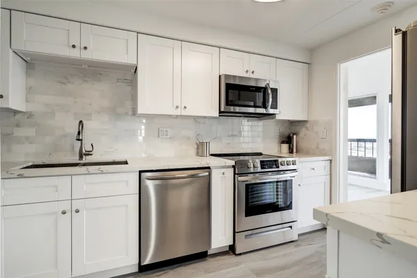 $674,900 | 2001 Holcombe Boulevard, Unit 2706, Houston, TX 77030