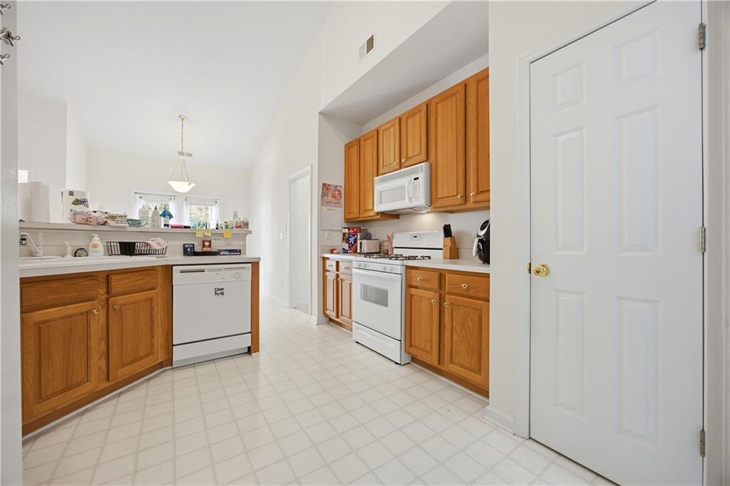 4014 Villa Lake Road Powder Springs, GA 30127 - Photo 11 of 22 Gallery Image 11
