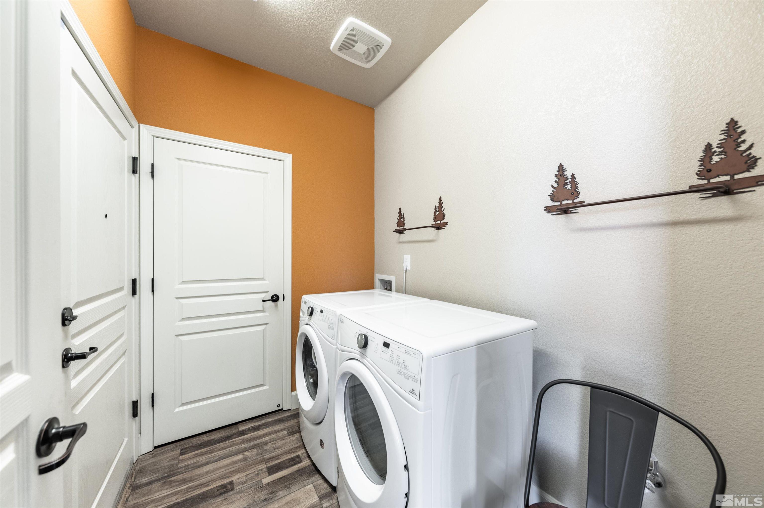 990 Broderick Trail Reno, NV 89523 - Photo 33 of 38 a utility room with dryer and washer