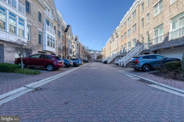 $765,000 | 1239 Harbor Island Walk, Baltimore, MD 21230