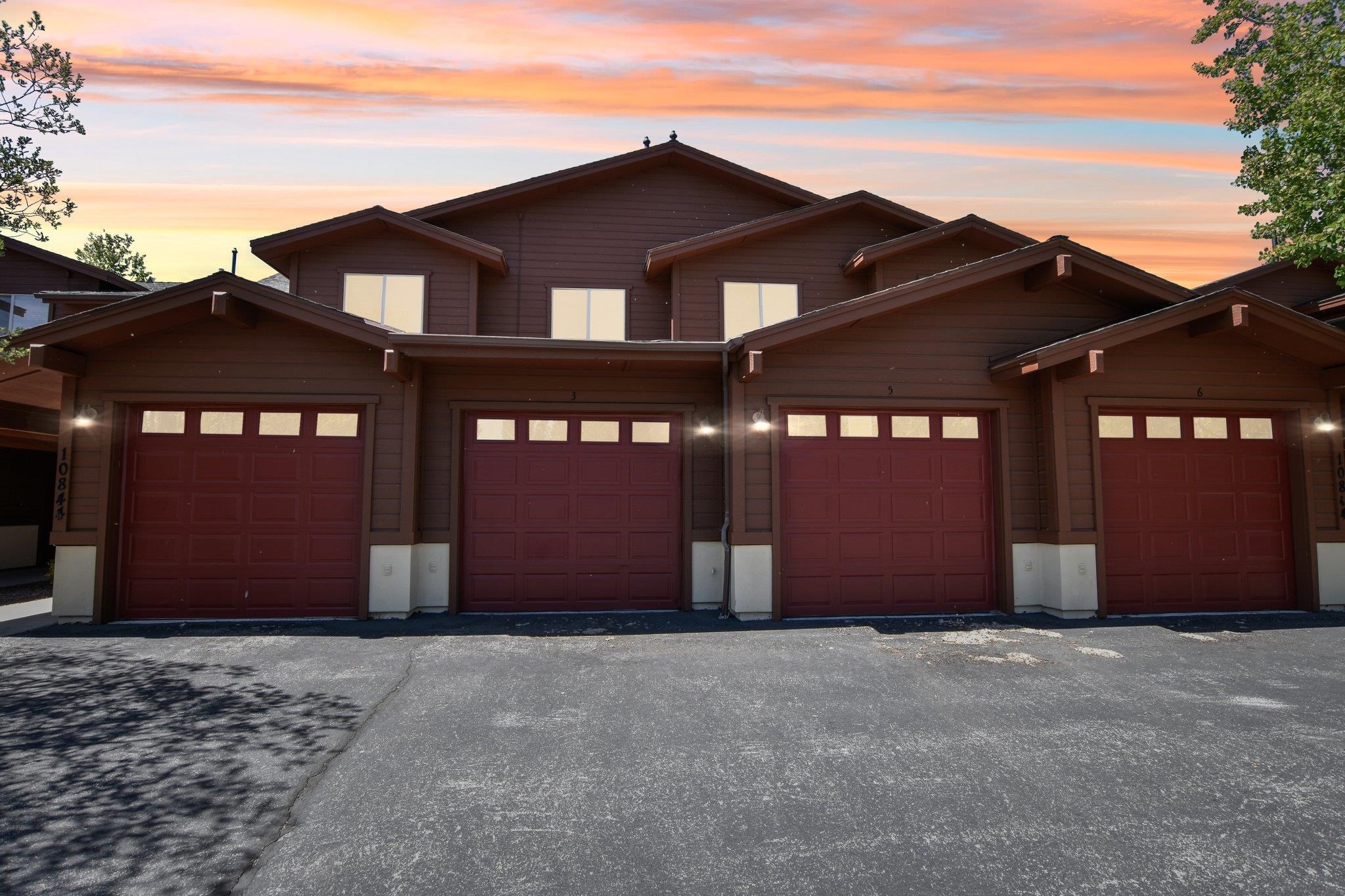 10844 Cinnabar Way, Unit 3 Truckee, CA 96161 - Photo 28 of 28 a front view of a house