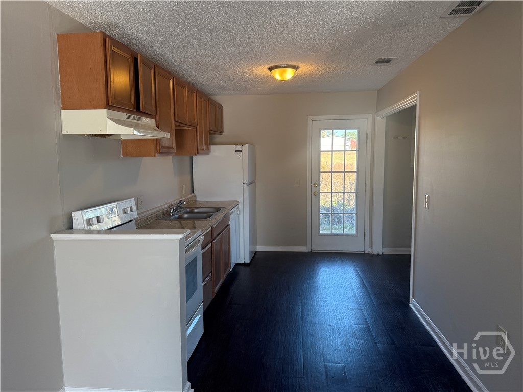 230 Lanier Drive, Unit 296 Statesboro, GA 30458 - Photo 5 of 15