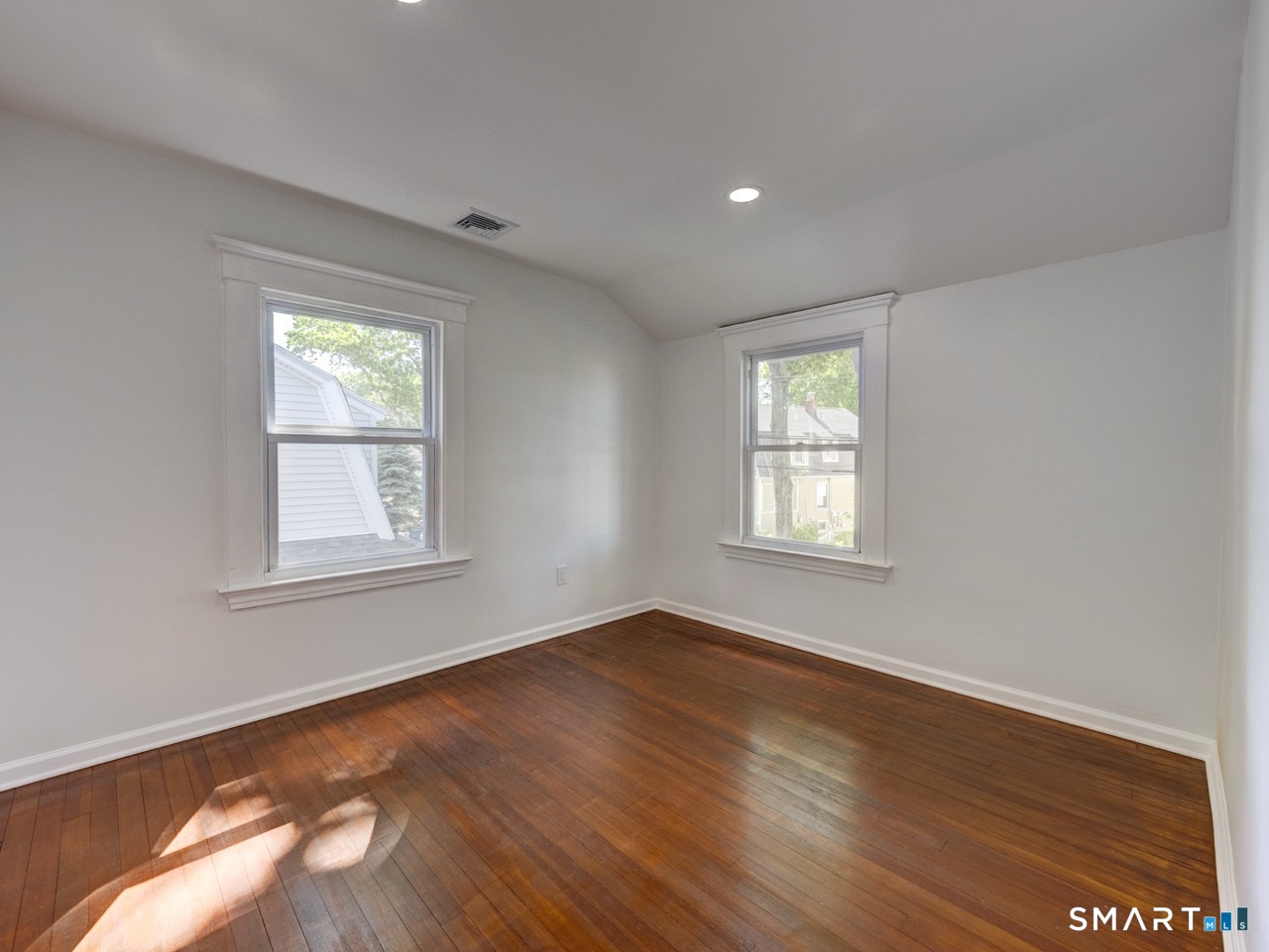 16 Shoreham Road New Haven, CT 06512 - Photo 24 of 40