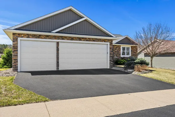 $495,000 | 334 Kamloops Place, River Falls, WI 54022