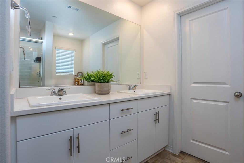 2467 Gunner Ridge Way Rialto, CA 92377 - Photo 10 of 38