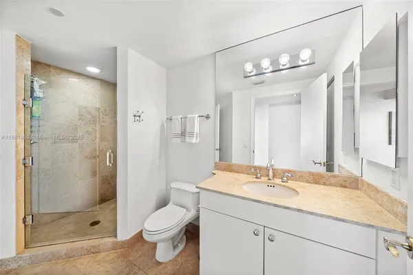 $7,650 | 4779 Collins Avenue, Unit 1707, Miami Beach, FL 33140