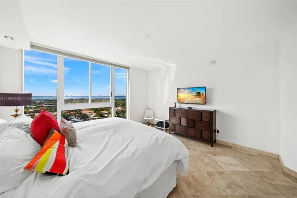 $7,650 | 4779 Collins Avenue, Unit 1707, Miami Beach, FL 33140