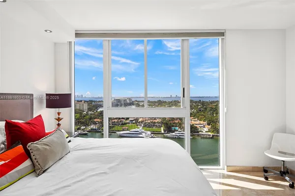 $7,650 | 4779 Collins Avenue, Unit 1707, Miami Beach, FL 33140