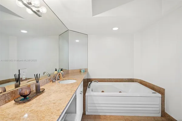$7,650 | 4779 Collins Avenue, Unit 1707, Miami Beach, FL 33140