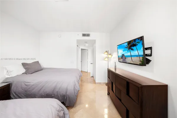 $7,650 | 4779 Collins Avenue, Unit 1707, Miami Beach, FL 33140