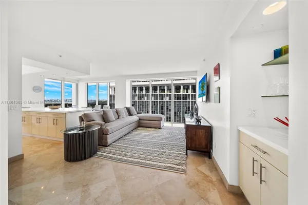 $7,650 | 4779 Collins Avenue, Unit 1707, Miami Beach, FL 33140