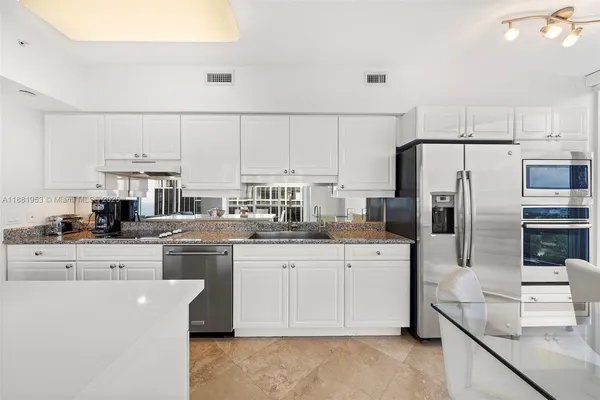 $7,650 | 4779 Collins Avenue, Unit 1707, Miami Beach, FL 33140