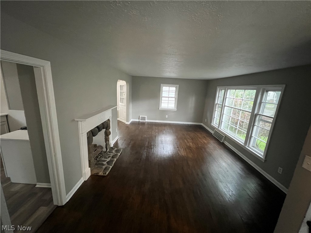 1207 Avondale Road Cleveland, OH 44121 - Photo 5 of 30