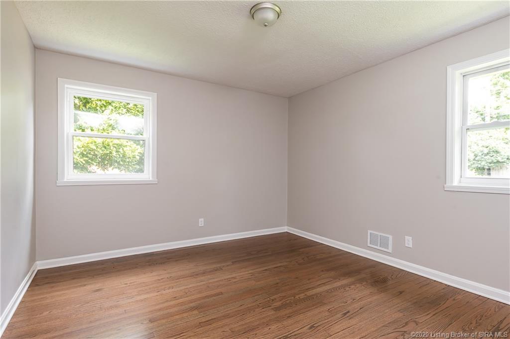 409 Hemlock Road Jeffersonville, IN 47130 - Photo 17 of 30 Gallery Image 17