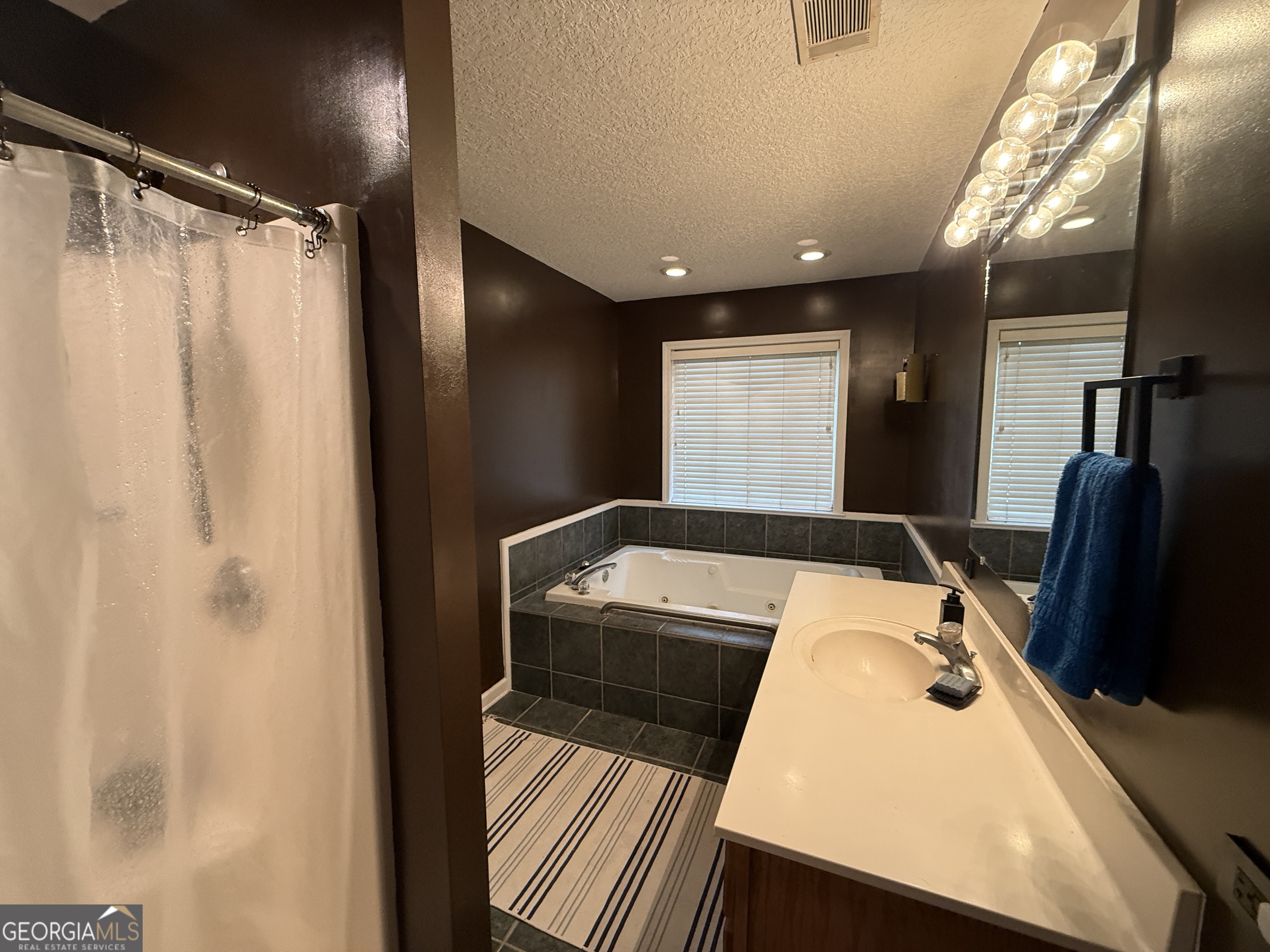 26844 Highway 46 Metter, GA 30439 - Photo 30 of 36 a bathroom with a bathtub and a window