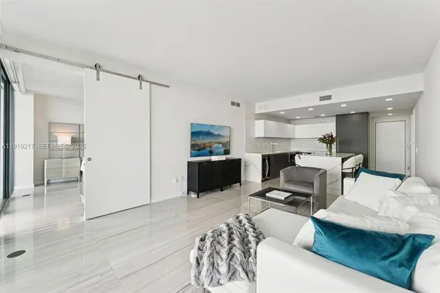 $9,000 | 3131 Northeast 7th Avenue, Unit 4204, Miami, FL 33137