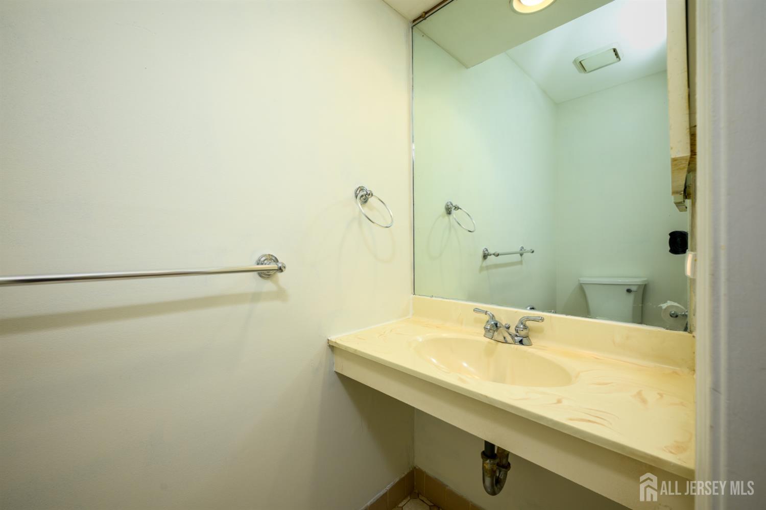 1004 Timber Oaks Road, Unit 4 Edison, NJ 08820 - Photo 12 of 34