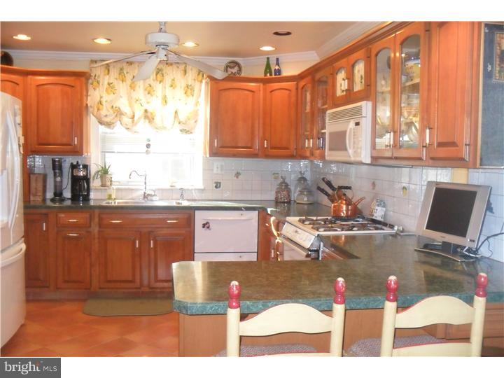 139 Hewett Road Wyncote, PA 19095 - Photo 2 of 13 Kitchen