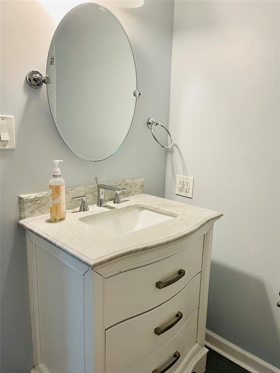 3121 Park Lane, Unit 1105 Dallas, TX 75220 - Photo 12 of 19 Bathroom featuring vanity