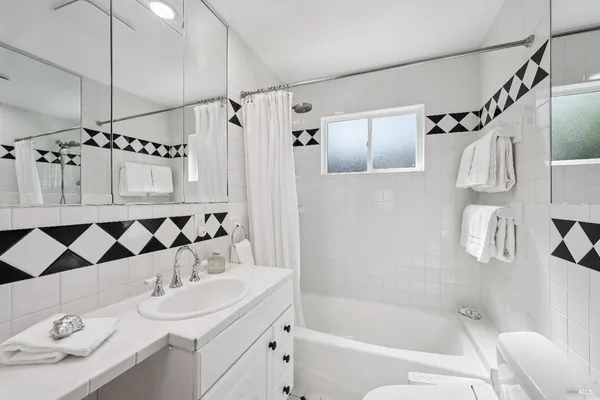 $1,395,000 | 142 Dominga Avenue, Fairfax, CA 94930