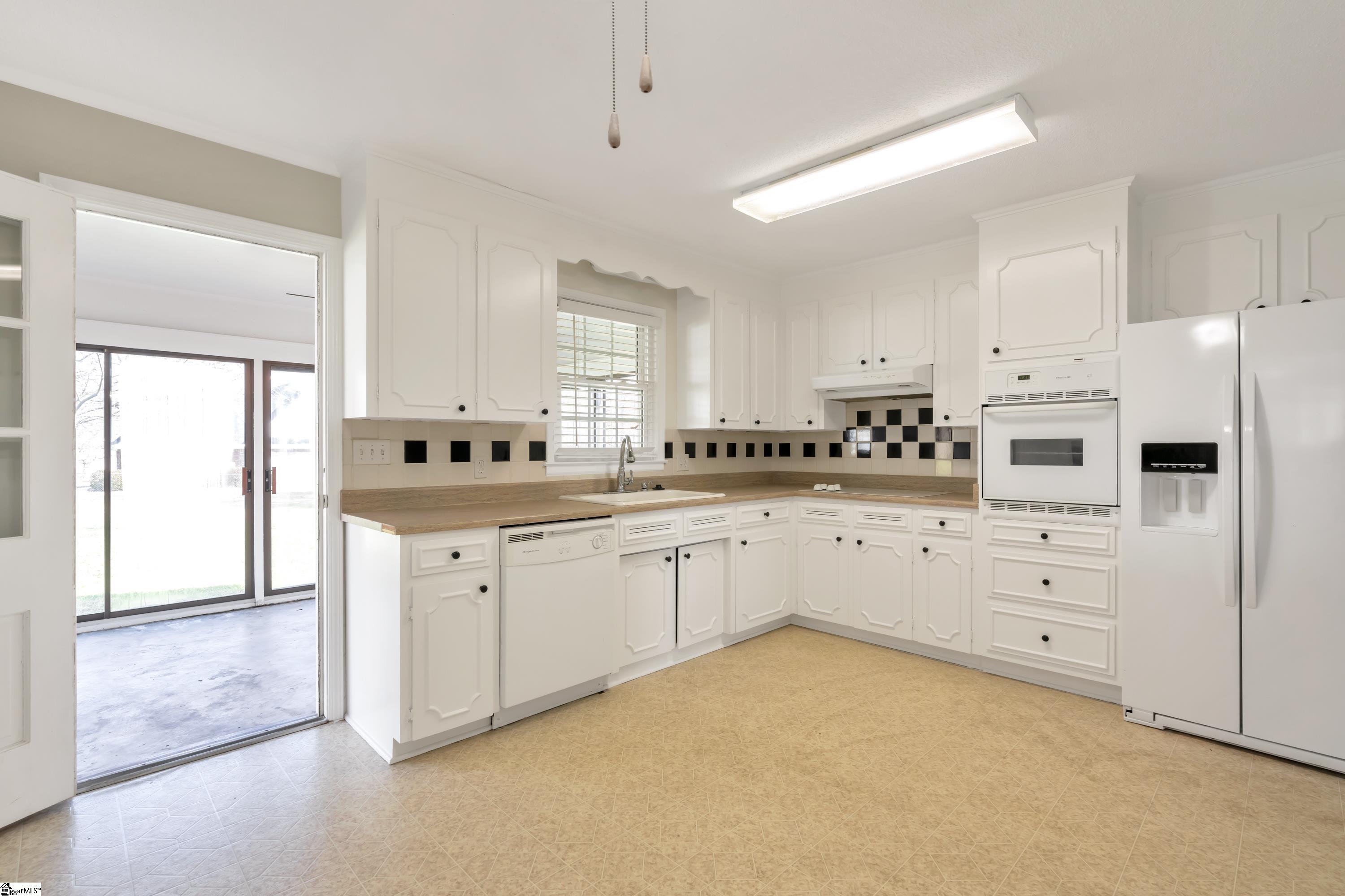 1116 Berry Shoals Road Greer, SC 29651 - Photo 3 of 32 Gallery Image 3