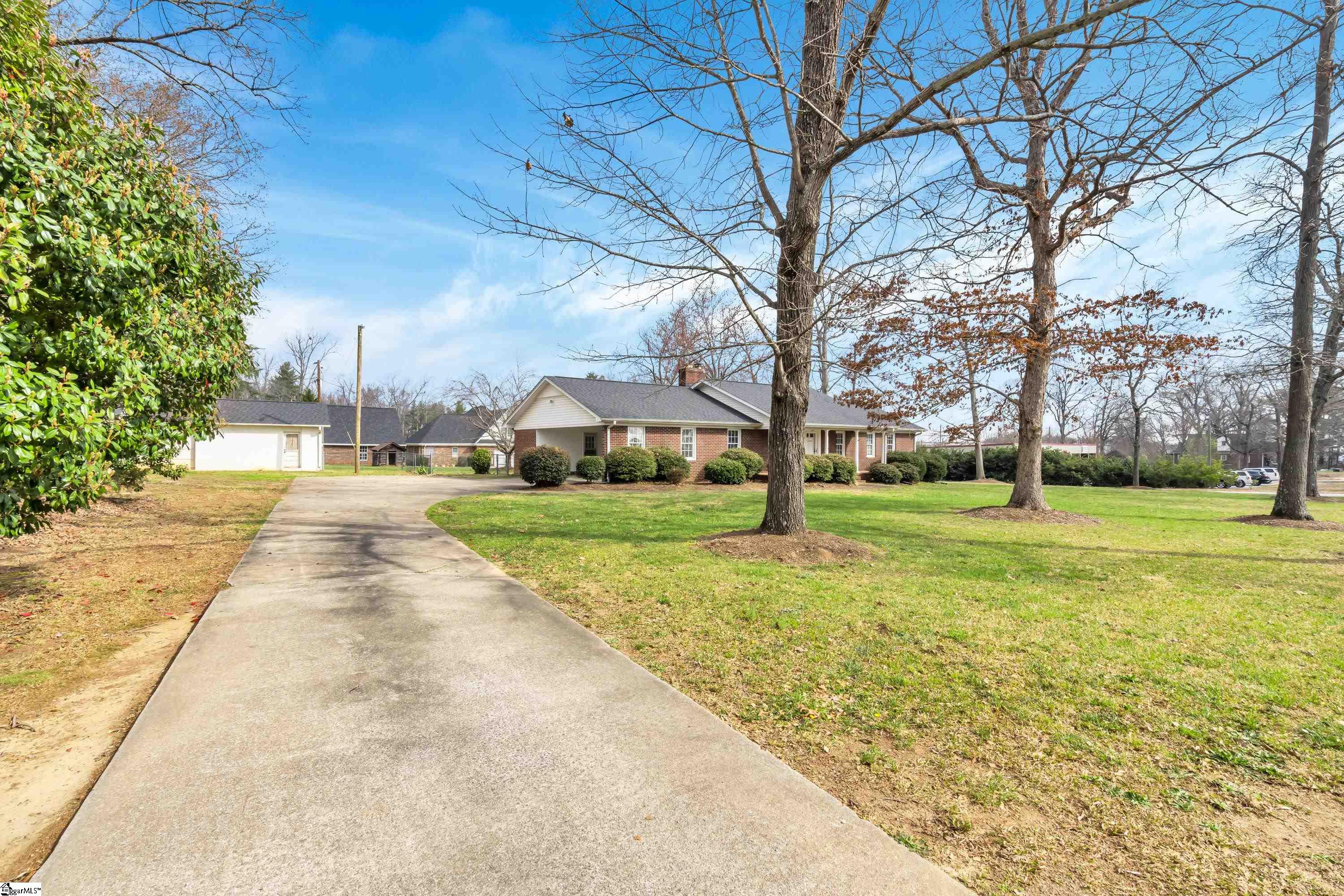 1116 Berry Shoals Road Greer, SC 29651 - Photo 4 of 32 Gallery Image 4
