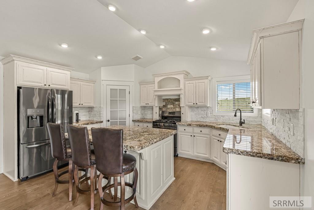 7232 East Middle Fork Road Idaho Falls, ID 83406 - Photo 12 of 72 Kitchen