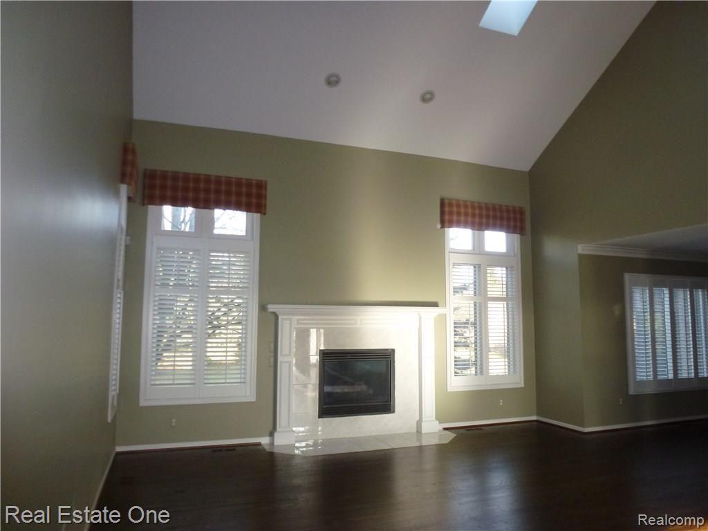 4139 Barnes Court Rochester, MI 48306 - Photo 5 of 29 Fireplace and Plantation Shutters in Great Room