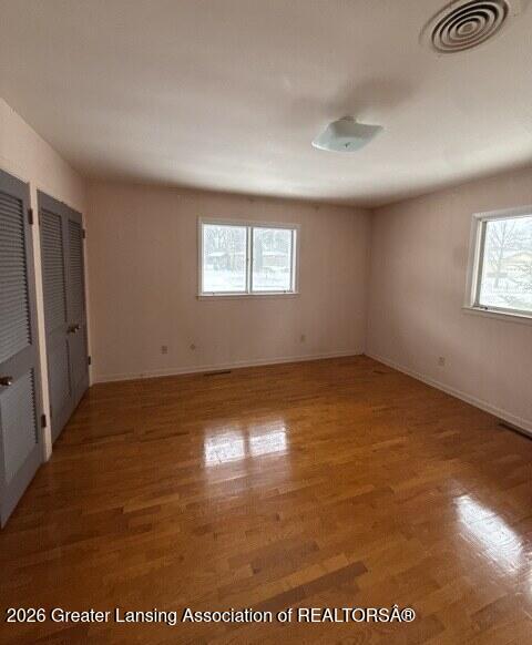 3215 South Cambridge Road Lansing, MI 48911 - Photo 15 of 49 20260114_173158058_iOS