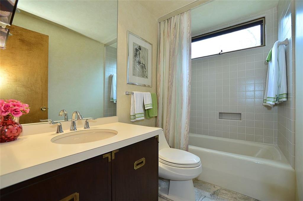 32 Club Road Carnegie, PA 15106 - Photo 14 of 24 First floor full bath