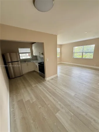 $1,900 | 1607 Arthur Street, Unit 304, Hollywood, FL 33020