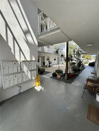 $1,900 | 1607 Arthur Street, Unit 304, Hollywood, FL 33020