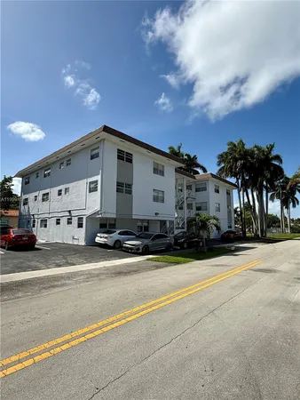 $1,900 | 1607 Arthur Street, Unit 304, Hollywood, FL 33020