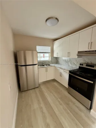 $1,900 | 1607 Arthur Street, Unit 304, Hollywood, FL 33020