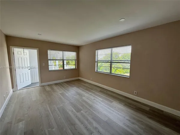 $1,900 | 1607 Arthur Street, Unit 304, Hollywood, FL 33020