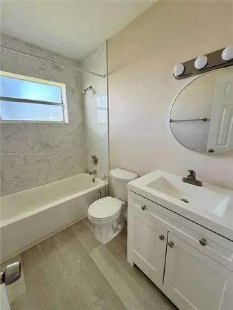 $1,900 | 1607 Arthur Street, Unit 304, Hollywood, FL 33020