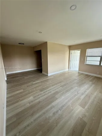 $1,900 | 1607 Arthur Street, Unit 304, Hollywood, FL 33020