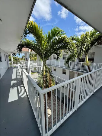 $1,900 | 1607 Arthur Street, Unit 304, Hollywood, FL 33020