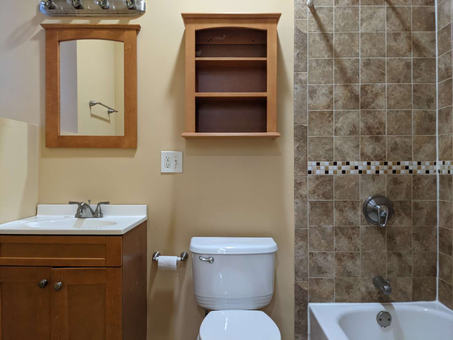 712 South Aberdeen Street, Unit 1A Chicago, IL 60607 - Photo 12 of 28 a bathroom with a sink a toilet and shower