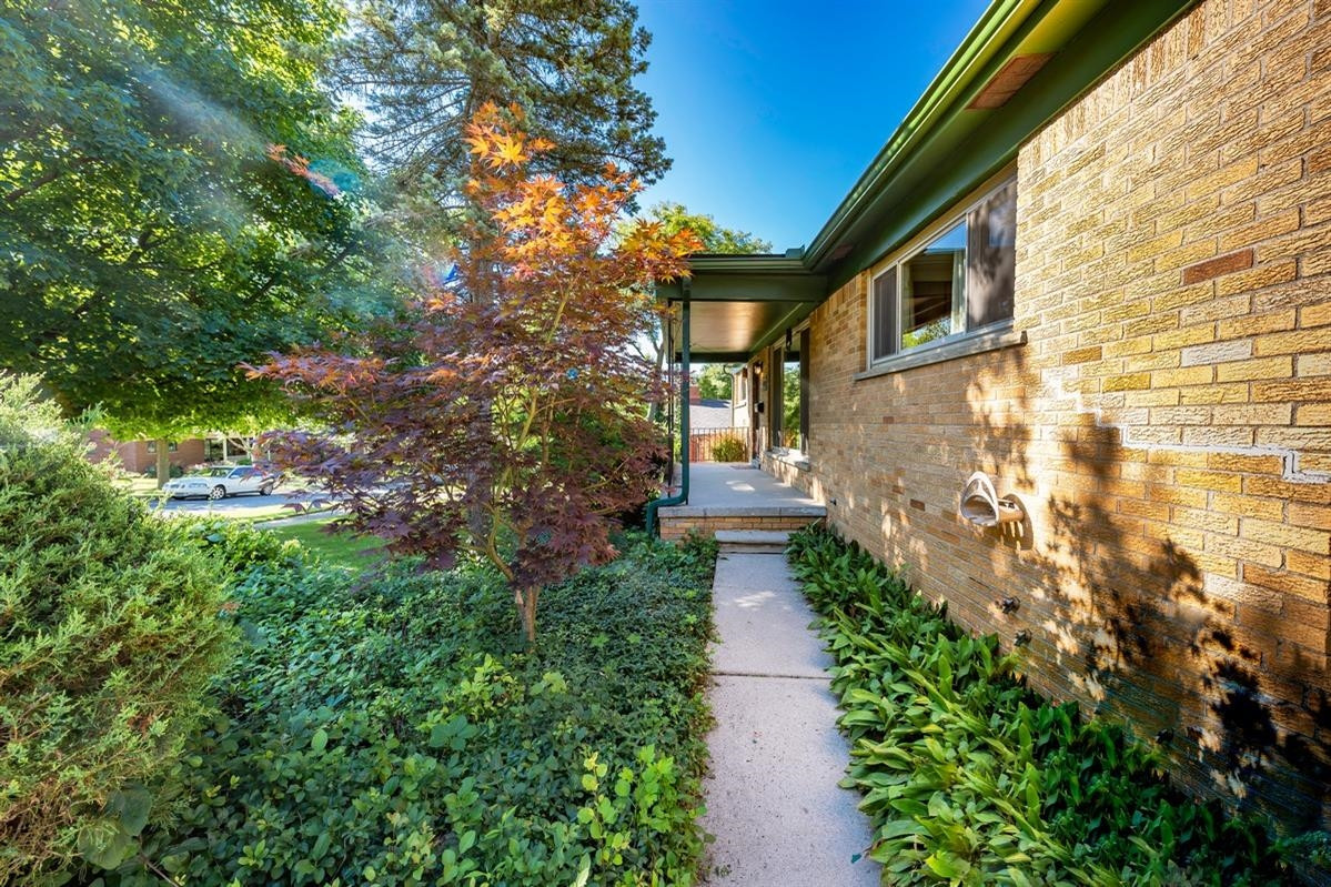 2276 Medford Road Ann Arbor, MI 48104 - Photo 4 of 40 Photo 4