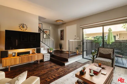 $629,000 | 15023 Sherman Way, Unit E, Van Nuys, CA 91405