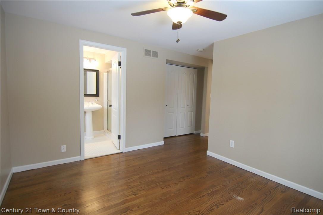 241 Strathmore Road Bloomfield Hills, MI 48304 - Photo 23 of 39 Strathmore Rd Bedroom 1b.jpg