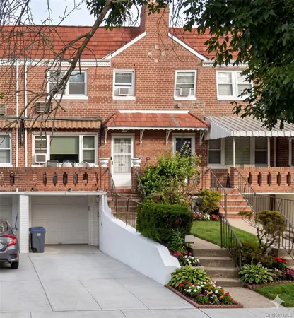 $925,000 | 140-45 69th Avenue | Kew Gardens Hills