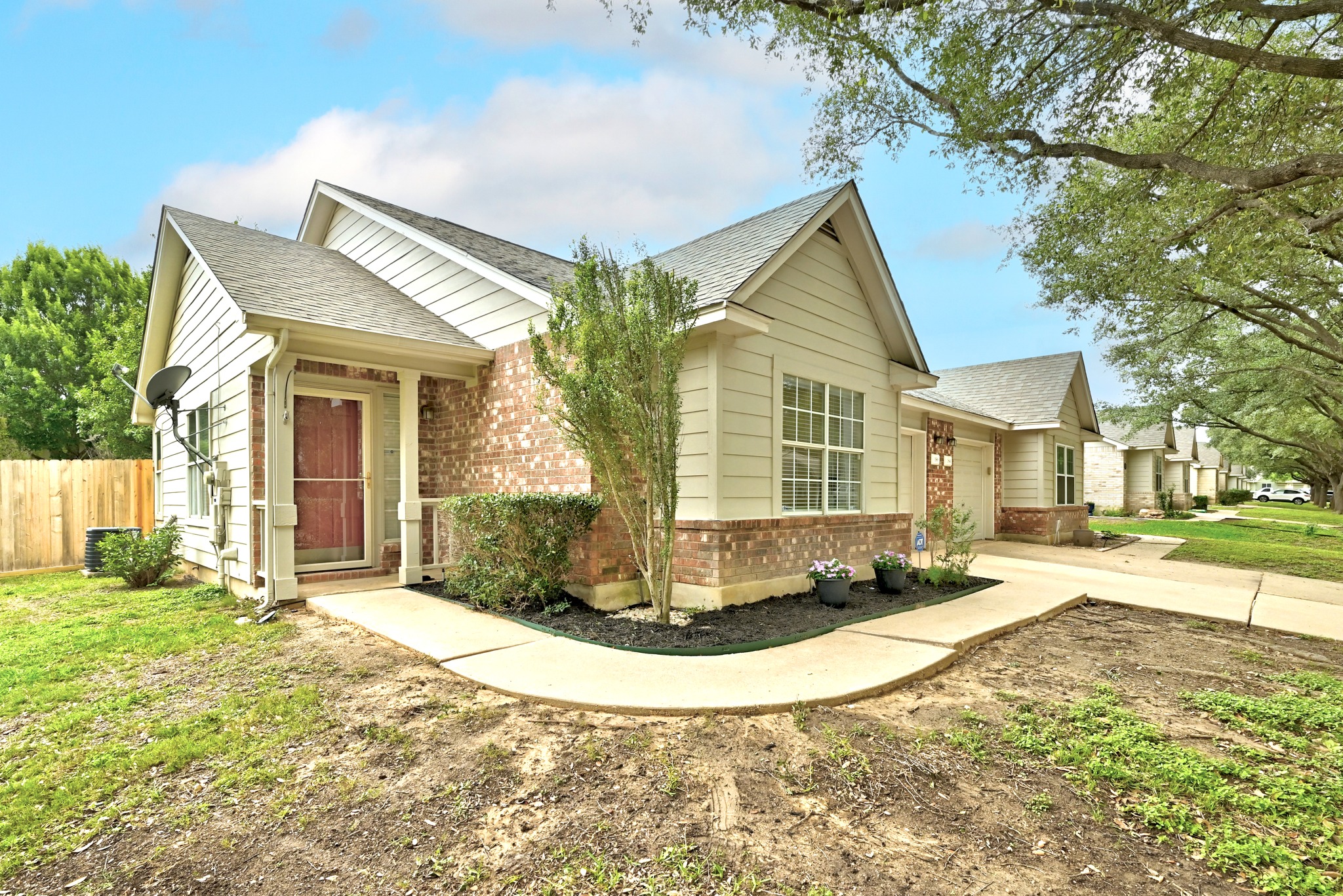 186 Prairie Springs Loop Georgetown, TX 78626 - Photo 2 of 26