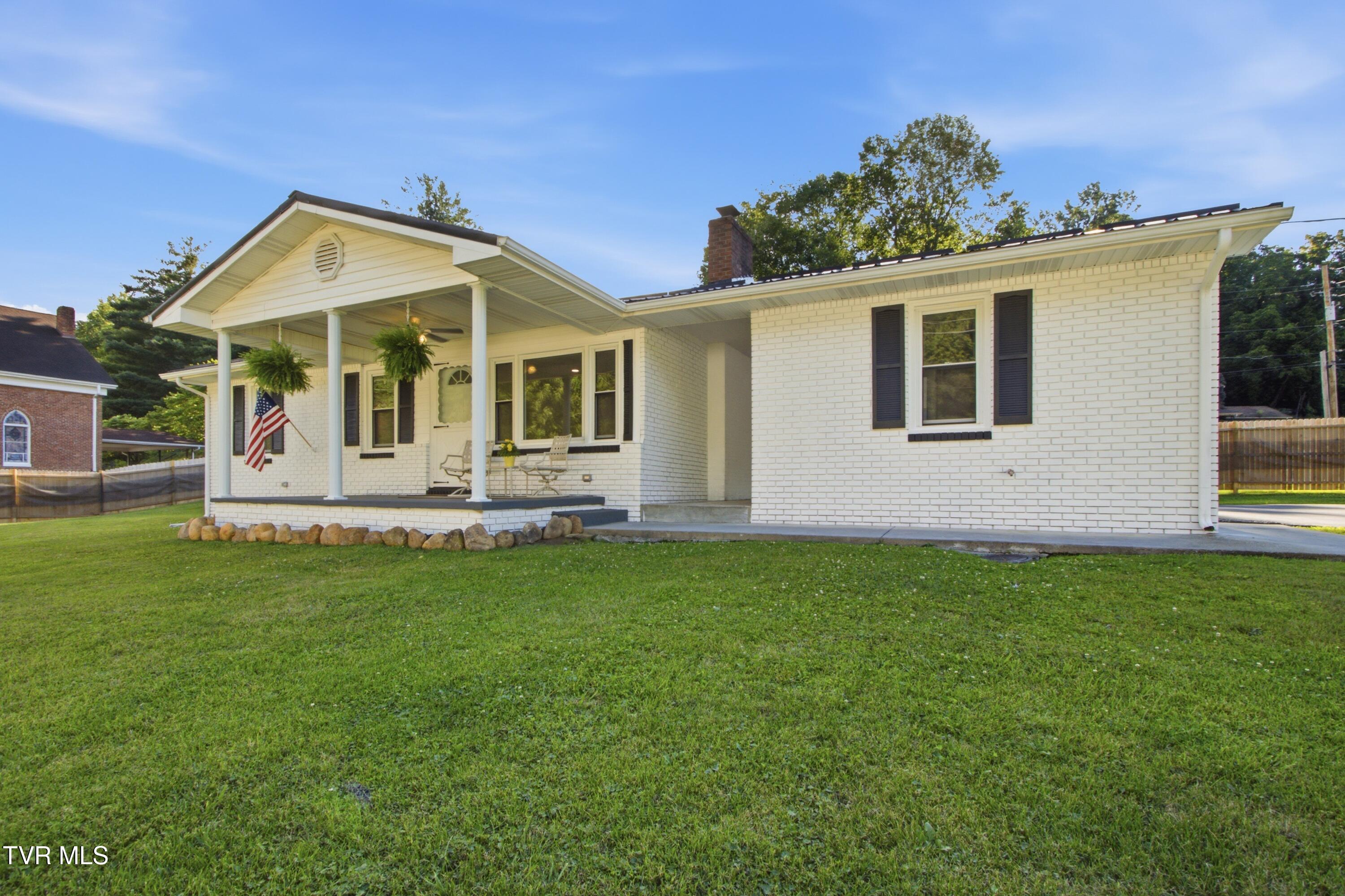 103 Commodore Avenue Elizabethton, TN 37643 - Photo 7 of 45 Front