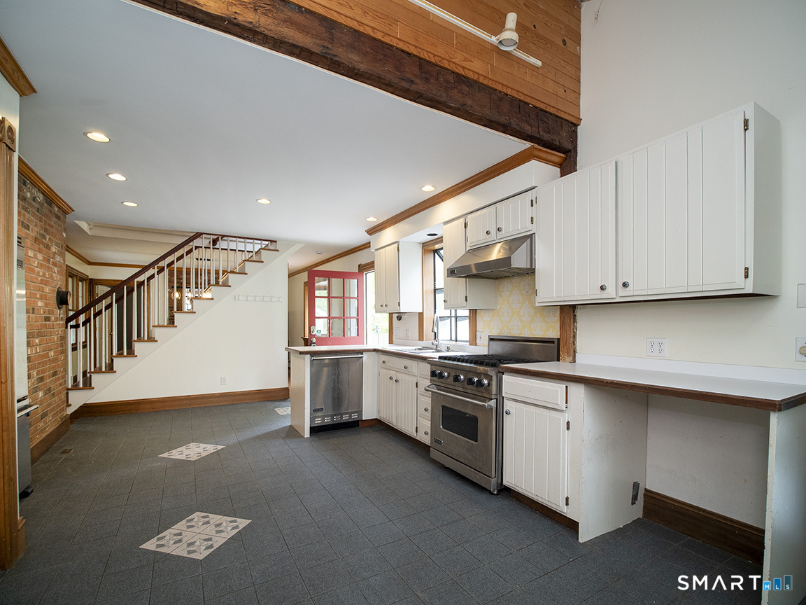 388 Amity Road Woodbridge, CT 06525 - Photo 12 of 39