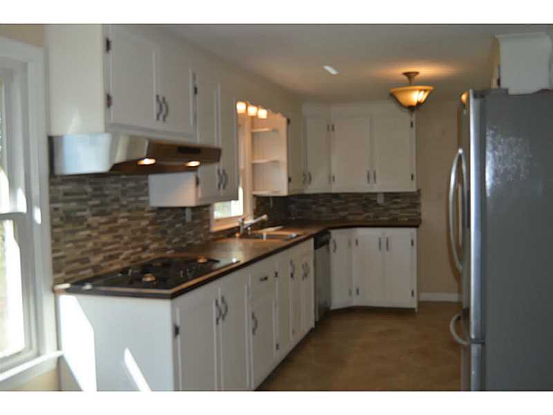 9 Ethier Way Cumberland, RI 02864 - Photo 4 of 18 Kitchen.