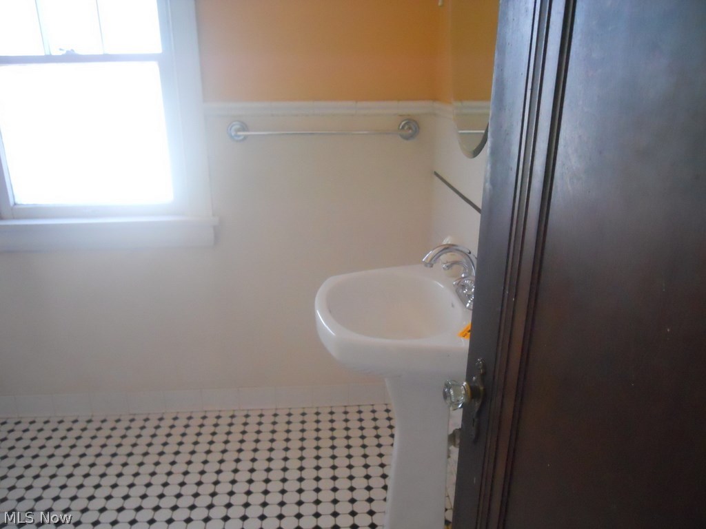 9418 McCracken Road Garfield Heights, OH 44125 - Photo 13 of 20
